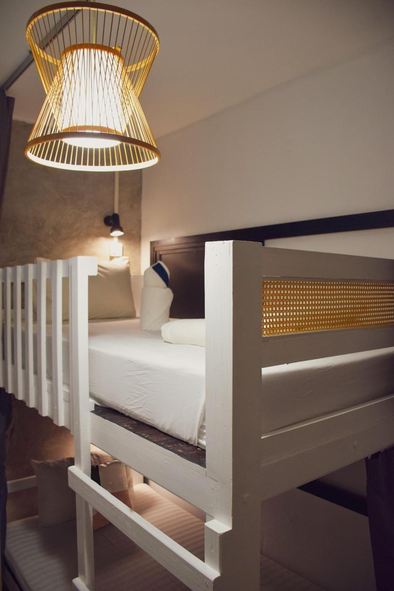Costa Bed Asrama *